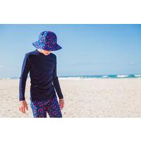 child wearing the Jellyfish Swim Hat at the beach
    		