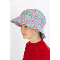 side view of a child wearing the Hierofish Swim Hat 
